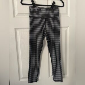 Zyia Size 4 Striped Black and White Leggings